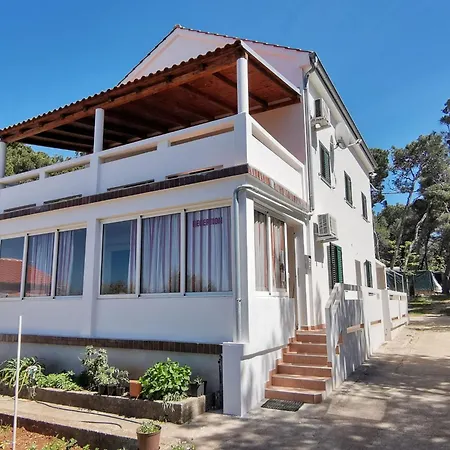 Wunderschoene In Ugljan Mit Terrasse By Interhome Apartment *