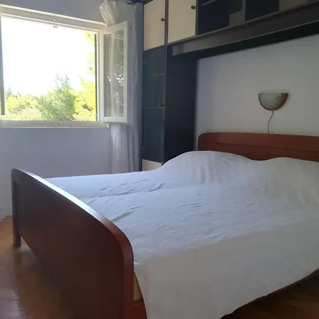 Wunderschoene In Ugljan Mit Terrasse By Interhome Apartman