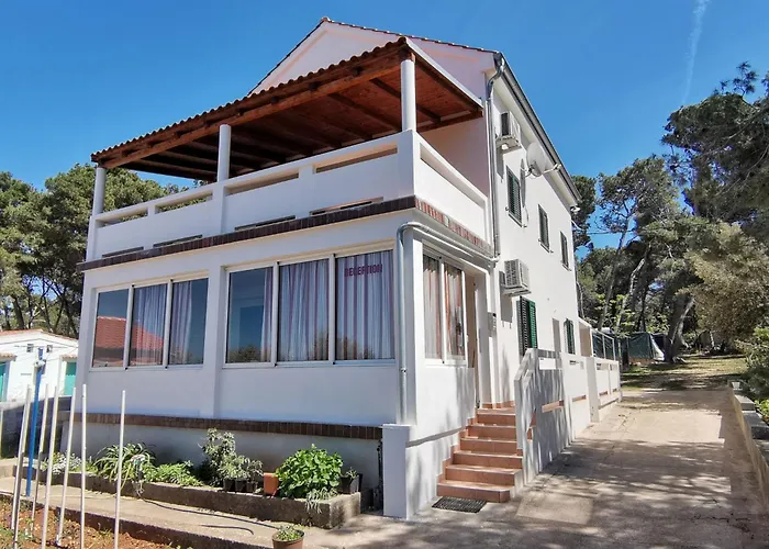 Wunderschoene In Ugljan Mit Terrasse By Interhome Apartman *