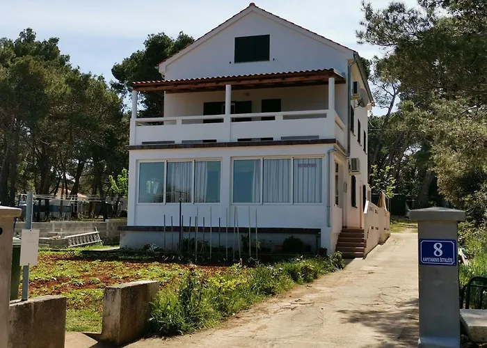 Wunderschoene In Ugljan Mit Terrasse By Interhome Sušica