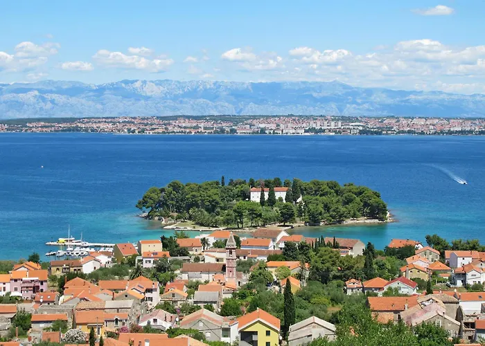 Wunderschoene In Ugljan Mit Terrasse By Interhome Apartman