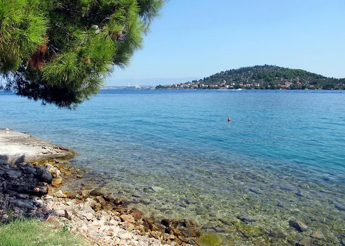 Wunderschoene In Ugljan Mit Terrasse By Interhome Apartman Sušica