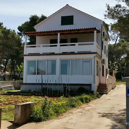 Wunderschoene In Ugljan Mit Terrasse By Interhome Sušica