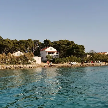 Wunderschoene In Ugljan Mit Terrasse By Interhome Lägenhet *