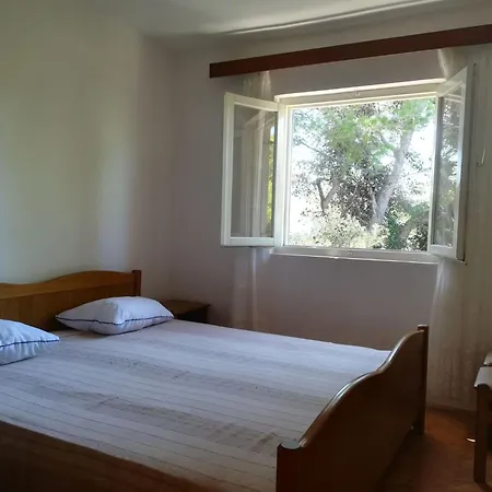 Wunderschoene In Ugljan Mit Terrasse By Interhome Sušica