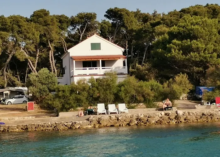 Wunderschoene In Ugljan Mit Terrasse By Interhome Lägenhet