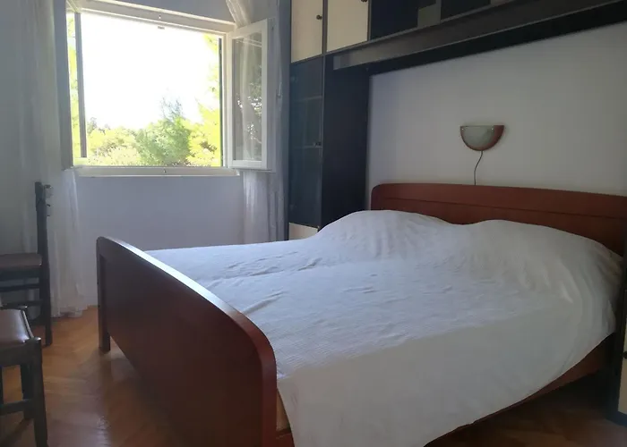 Wunderschoene In Ugljan Mit Terrasse By Interhome Lägenhet